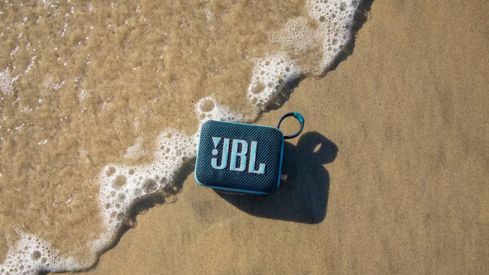 Přenosný reproduktor JBL GO4 BLACK odolný vůči vodě a prachu_03