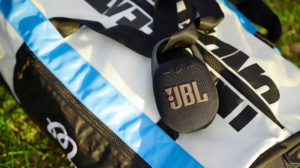 Přenosný reproduktor JBL Clip 5 s karabinou_02