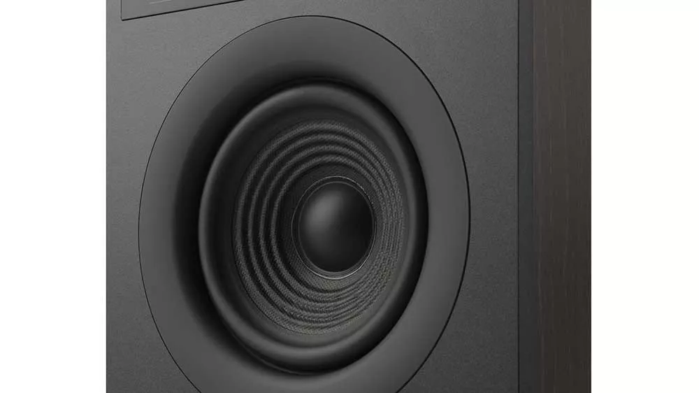 Reproduktorov&aacute; soustava JBL STAGE 250B čern&aacute; detail na střed reproduktoru_02