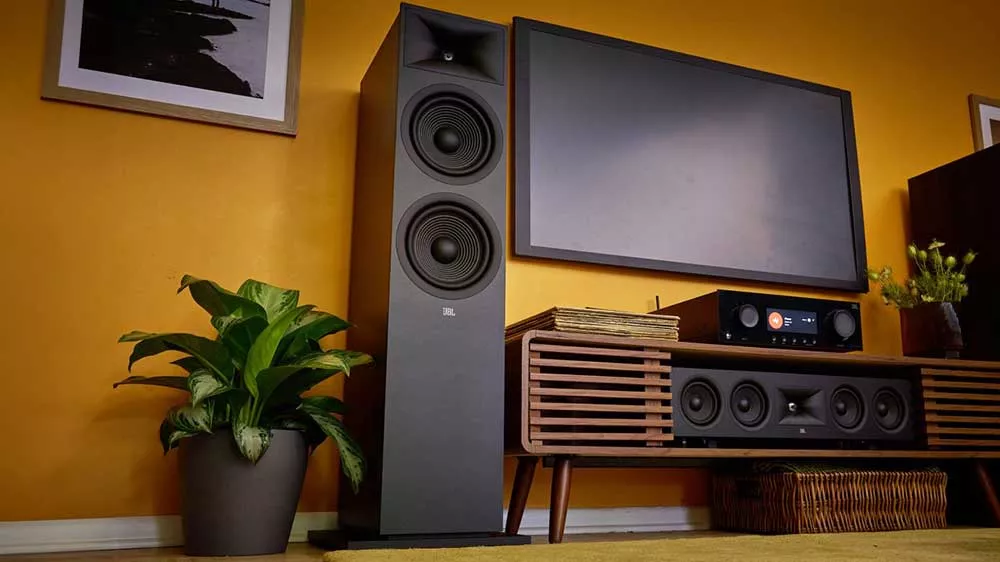 Reproduktorov&aacute; soustava JBL Stage 280F čern&aacute; um&iacute;stěn&aacute; v ob&yacute;v&aacute;ku_03