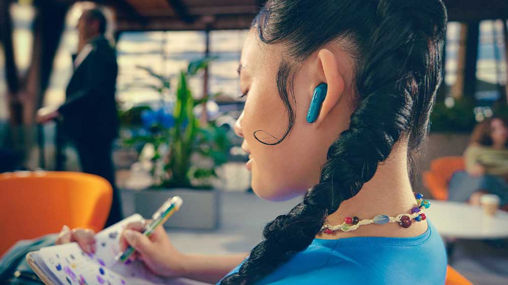 Sluchátka JBL Tune Beam 2 v uchu_03