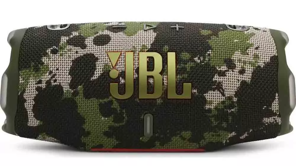 Zadn&iacute; strana JBL Charge 6 s USB-C v&yacute;stupem