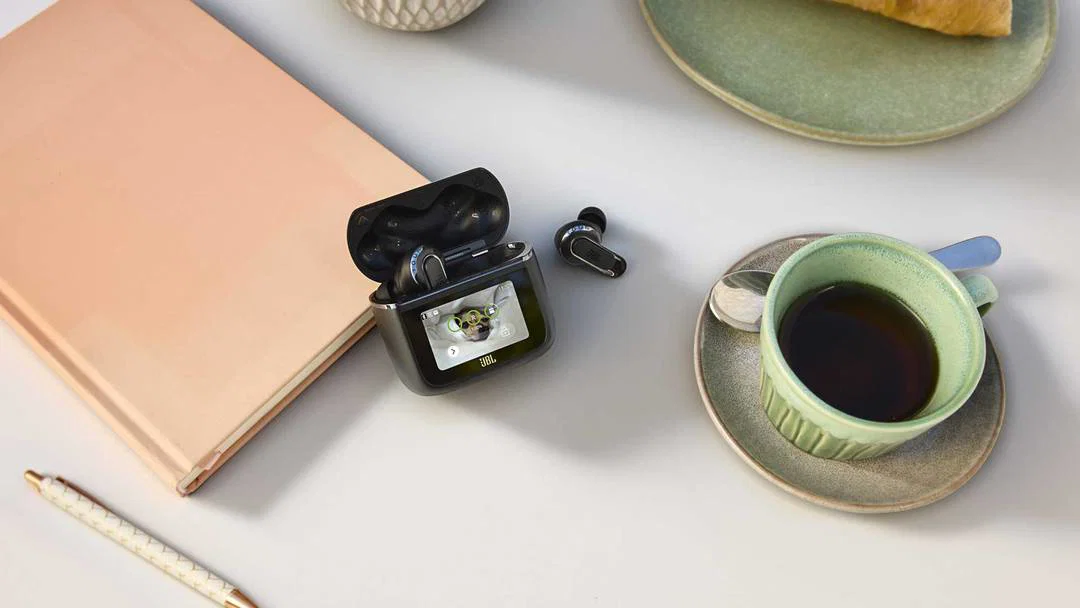 Slúchadlá JBL Tour Pro 3 v interiéri
