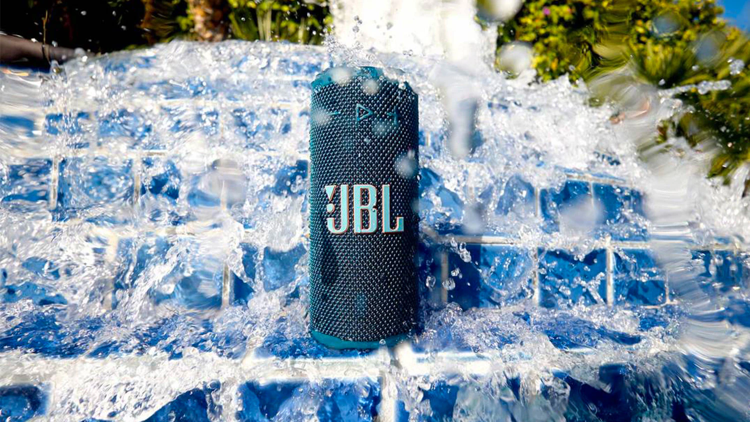 Reproduktor JBL Grip ve vodě