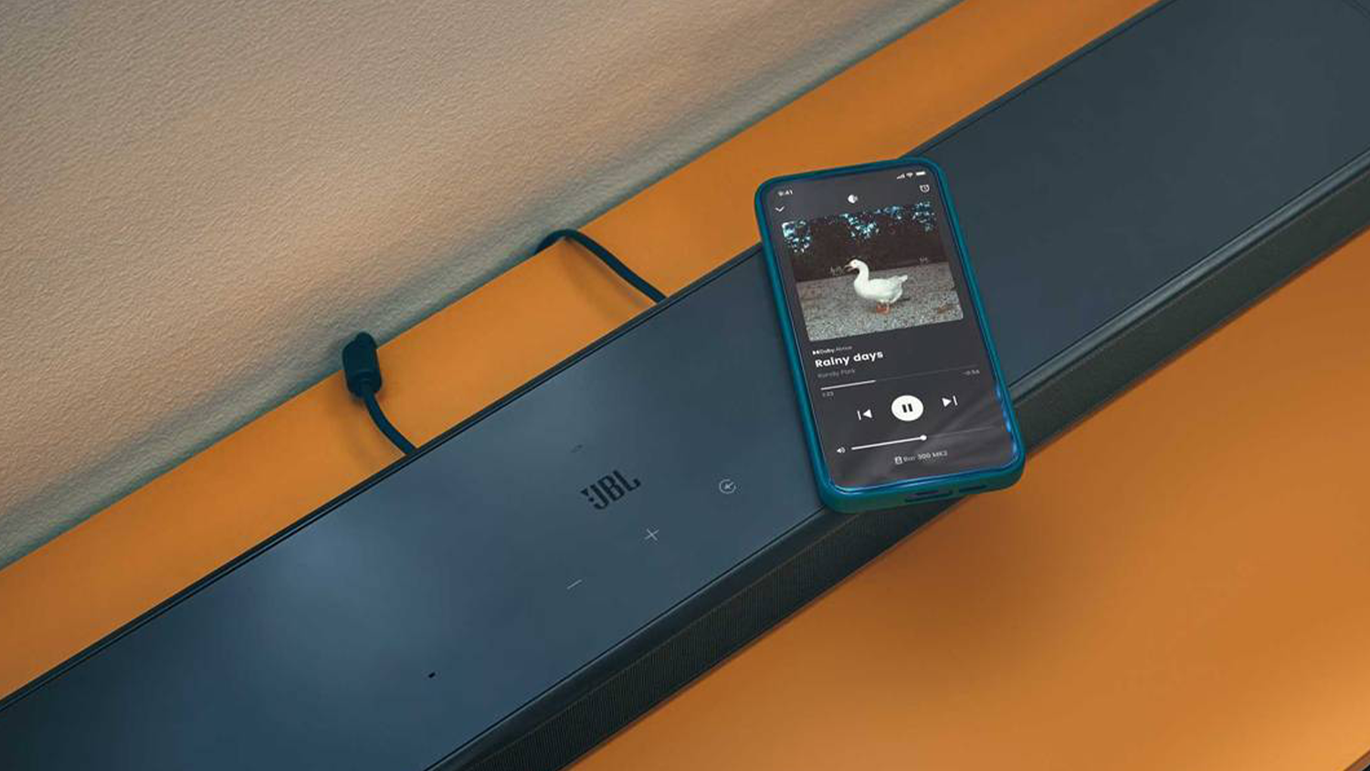 Mobiln&yacute; telef&oacute;n na soundbare JBL