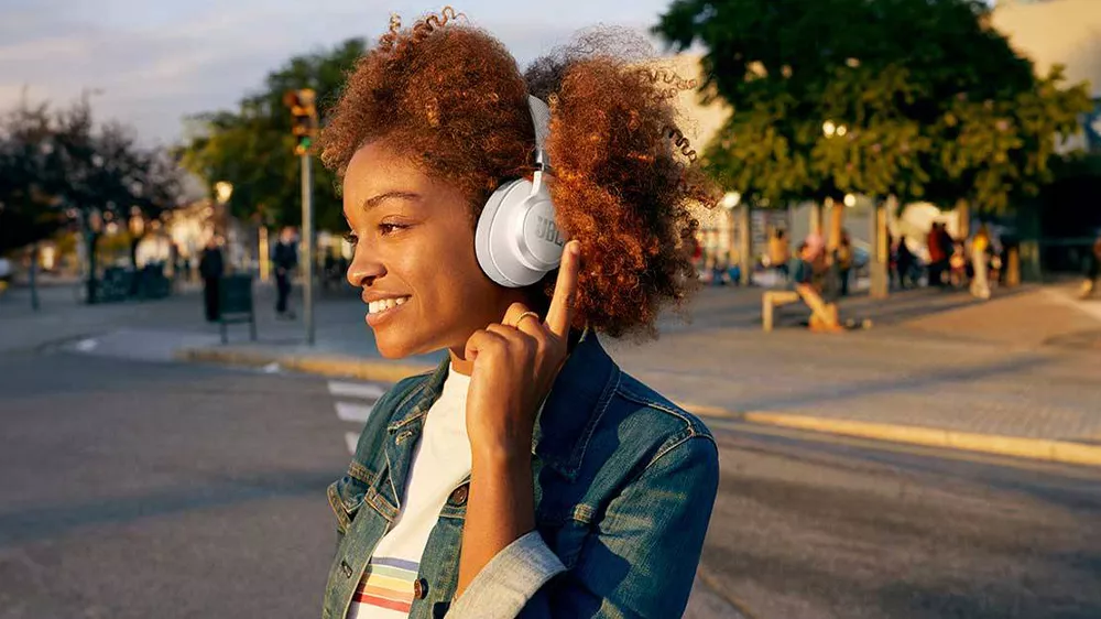 Bezdrátová sluchátka JBL Live 660NC