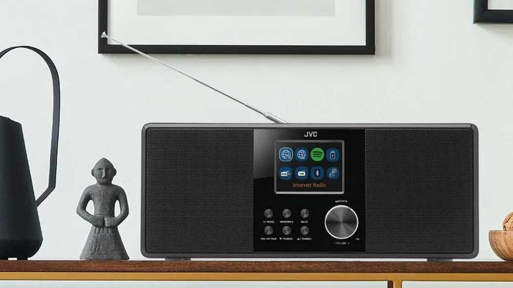 Internetový radiopřijímač s DAB+ JVC RA-E981B na polici EW_02
