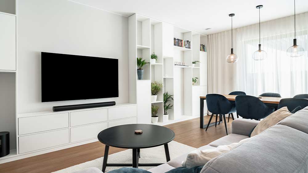 Soundbar JVC TH E534B u TV v obýváku_02