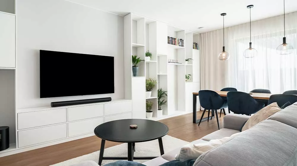 Soundbar JVC TH E534B u TV v obýváku_02