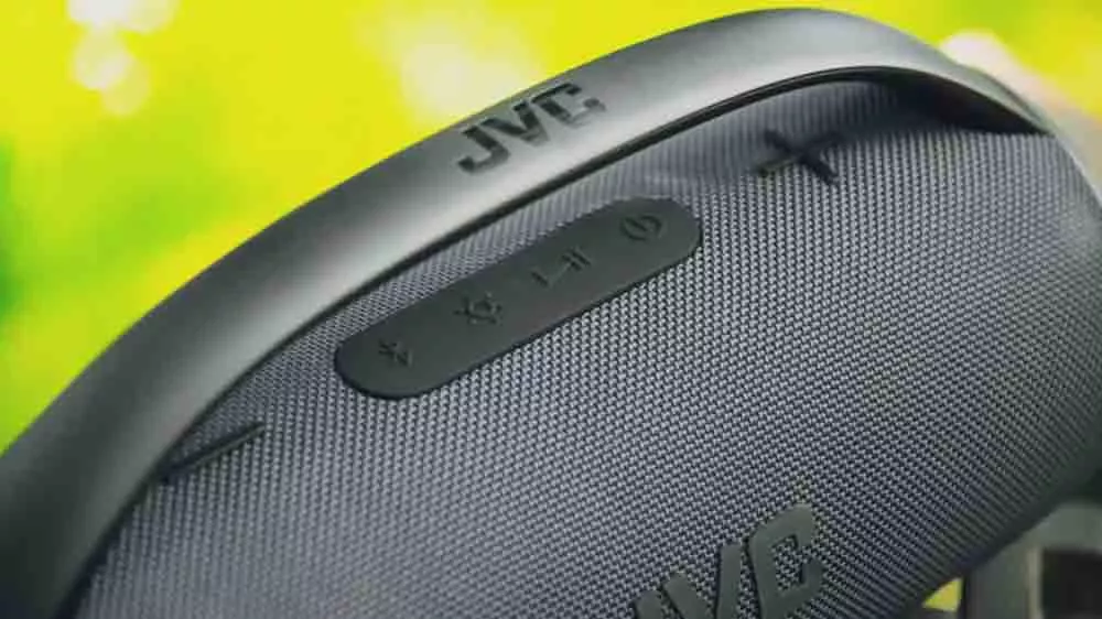 Detail na ovl&aacute;d&aacute;n&iacute; přenosn&eacute;ho reproduktoru JVC XS-E524B _03