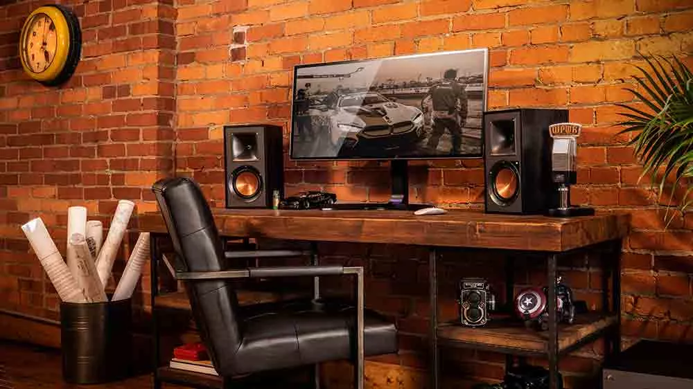 Klipsch R-51PM Čierne reproduktory na stole