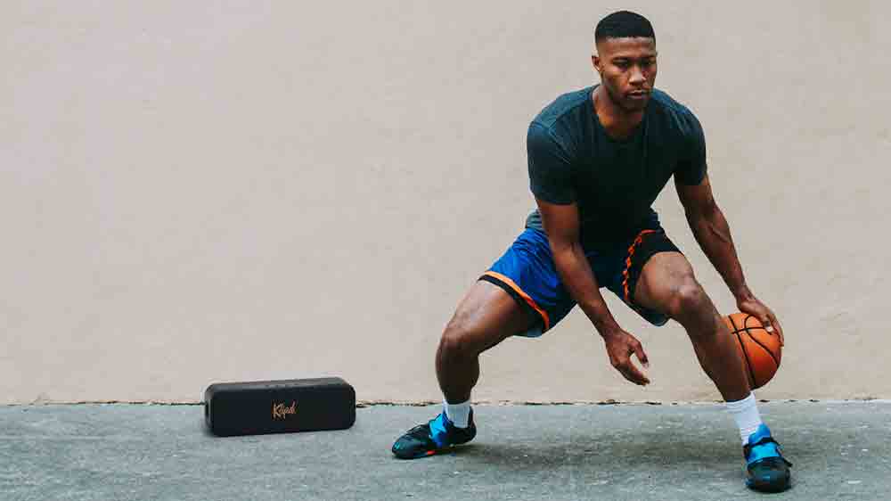 Basketbalista u reproduktoru