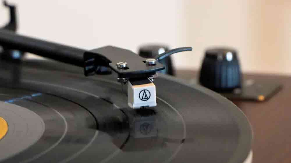 Detail jehly gramofonu Lenco LS-470WA s BT_04