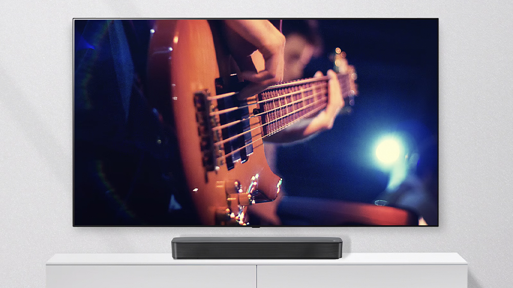 Soundbar LG SQM1 pod televizí_02