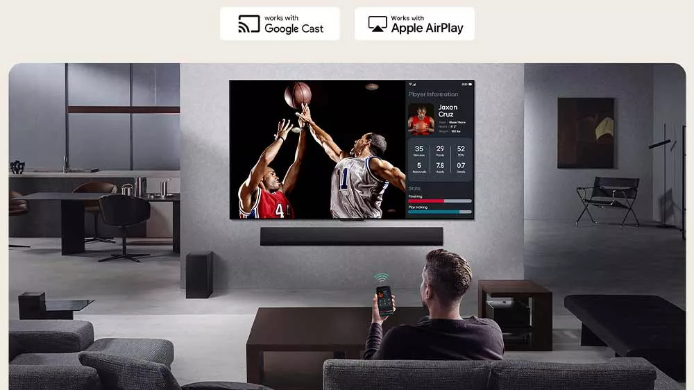 Muž ovládající Smart TV LG 65UA73006LA ovladačem z pohovky_03
