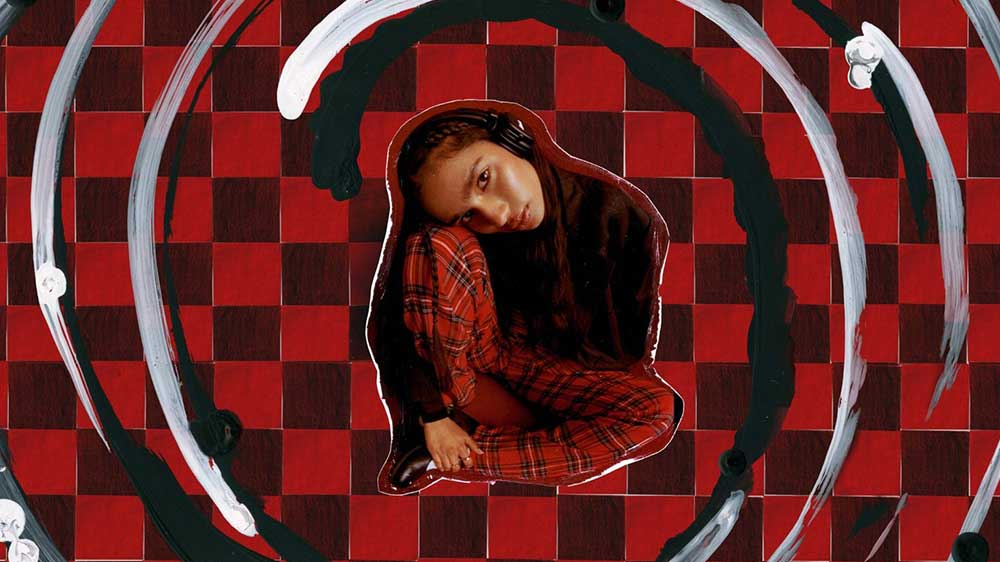 Dívka poslouchá hudbu s bezdrátovými sluchátky Marshall Major V_03