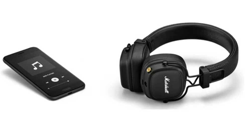 Sluchátka Marshall Major V bezdrátově připojená k mobilnímu telefonu_04