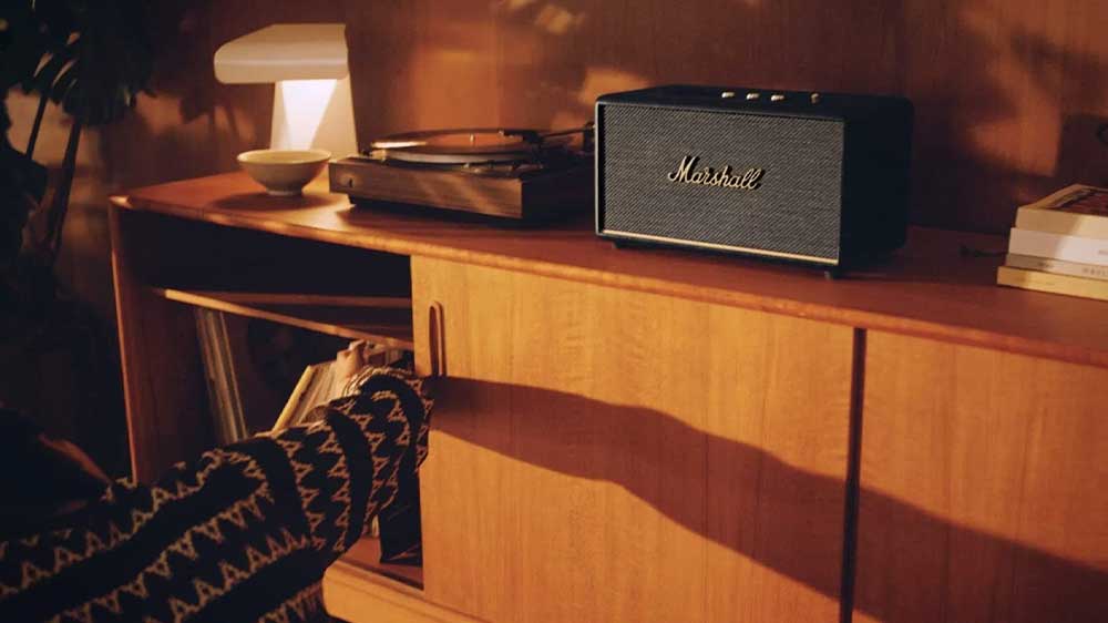 Reproduktor Marshall Stanmore III u gramofonu_02
