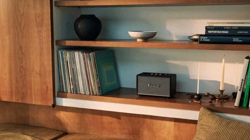 Reproduktor Marshall Stanmore III v obývací stěně_04
