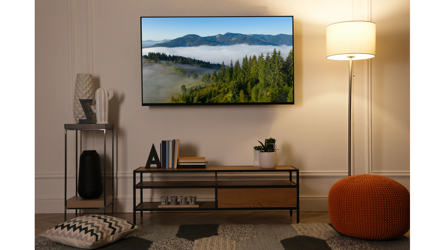 TV na zdi