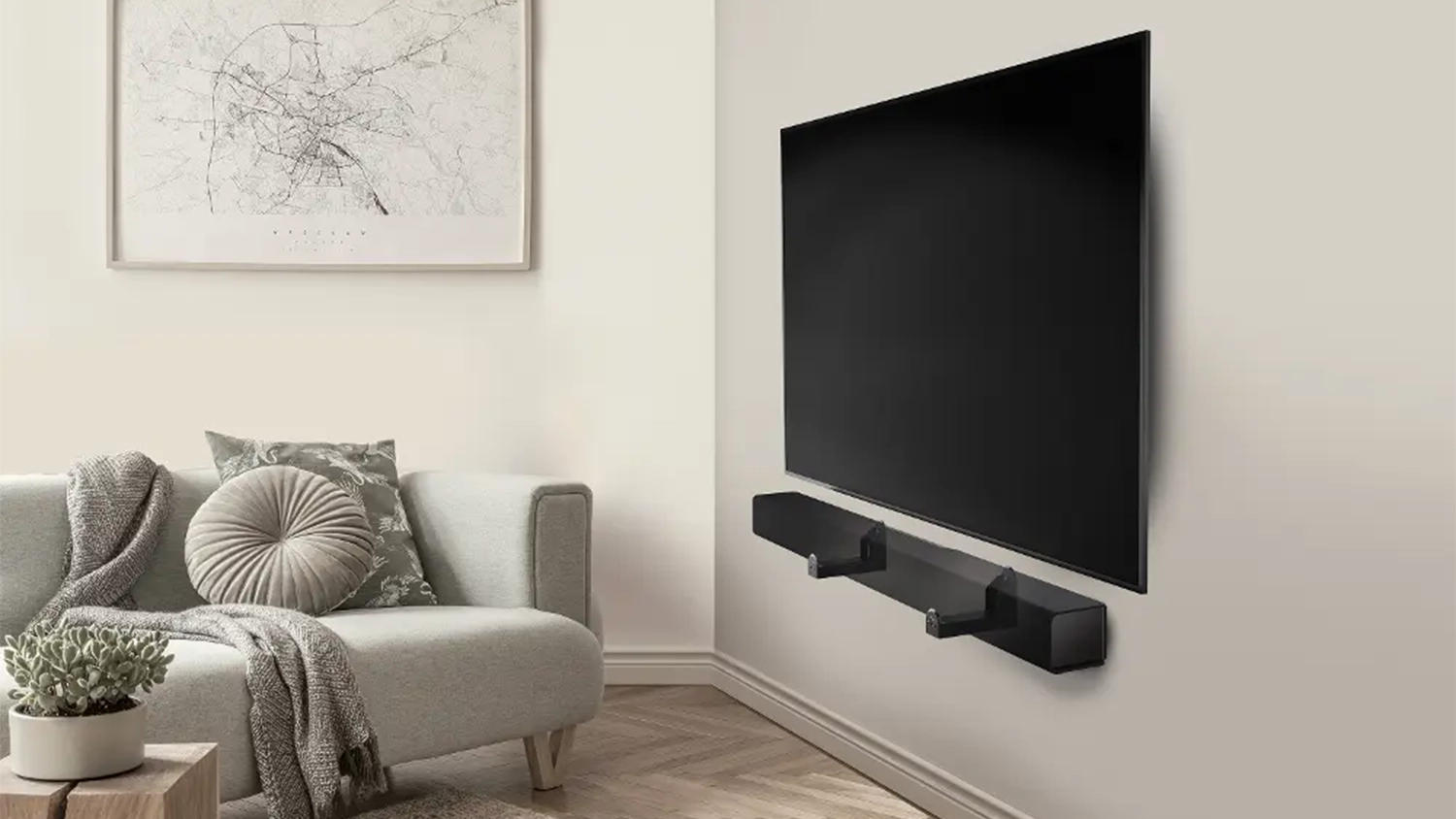 Ob&yacute;vac&iacute; pokoje, kde je na stěně televize a pod n&iacute; soundbar zavě&scaron;en&yacute; na AV drž&aacute;ku Meliconi