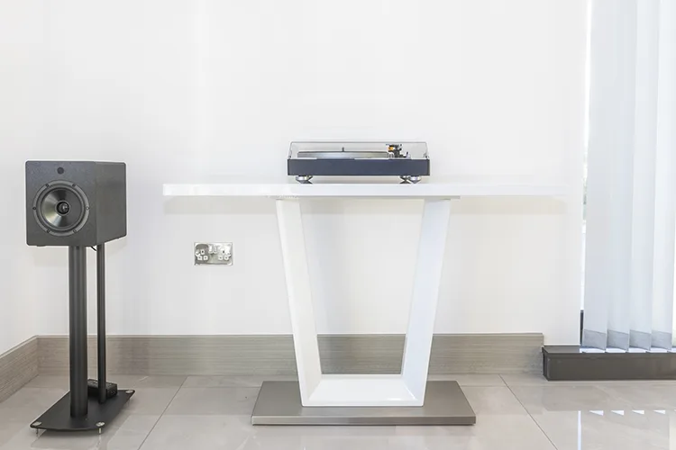 Reproduktor a gramofon Mitchell Acoustics uStream TT2 Black_03