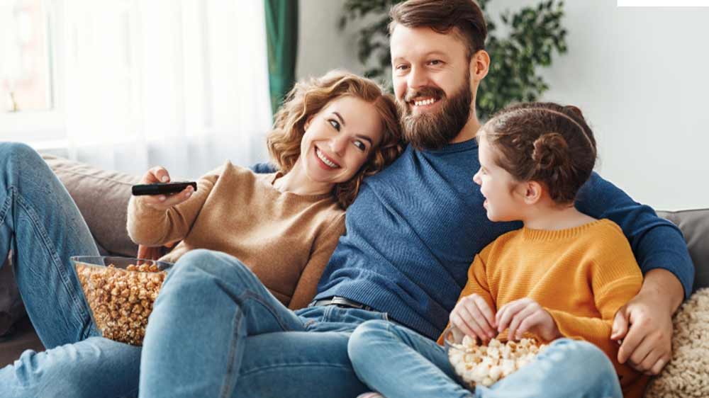 Rodina na pohovke si môže vybrať zo širokej ponuky obsahu _05