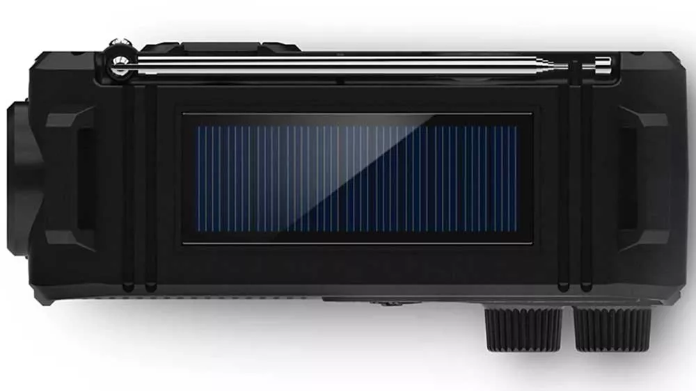 Sol&aacute;rn&iacute; panely na horn&iacute; straně přenosn&eacute;ho r&aacute;dia Philips TAR1609/00_03