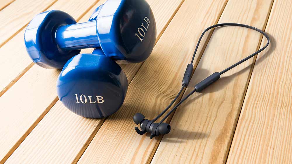 Sluchátka Philips TAE1209BK s činkou na podlaze_02