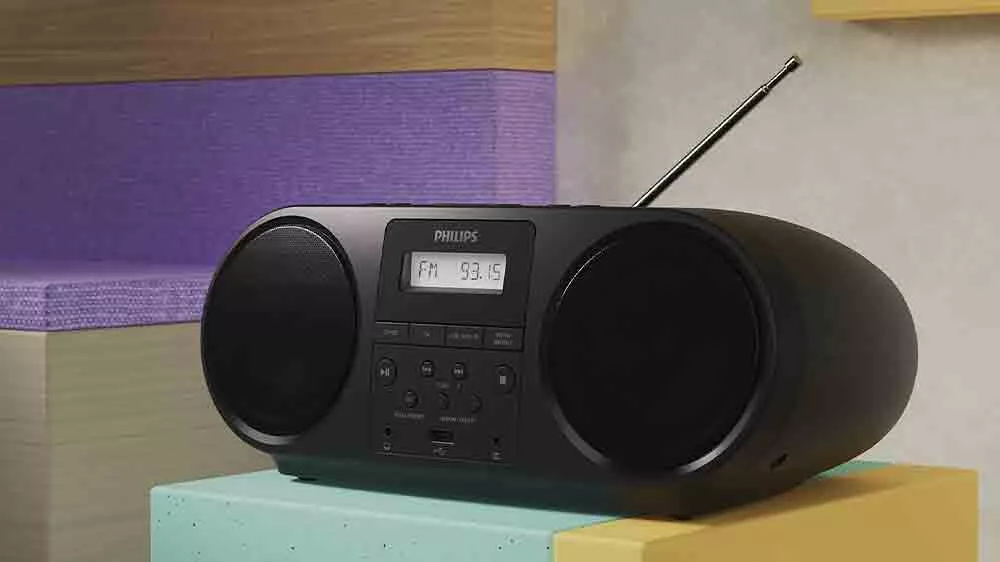 R&aacute;diopřehr&aacute;vač Philips TAZ5000/10 položen&yacute; na stolku