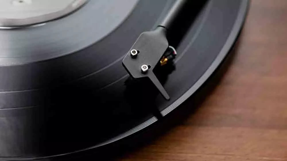 Hi-fi gramofón Pro-Ject E1 BT čierny detail na ihlu_03