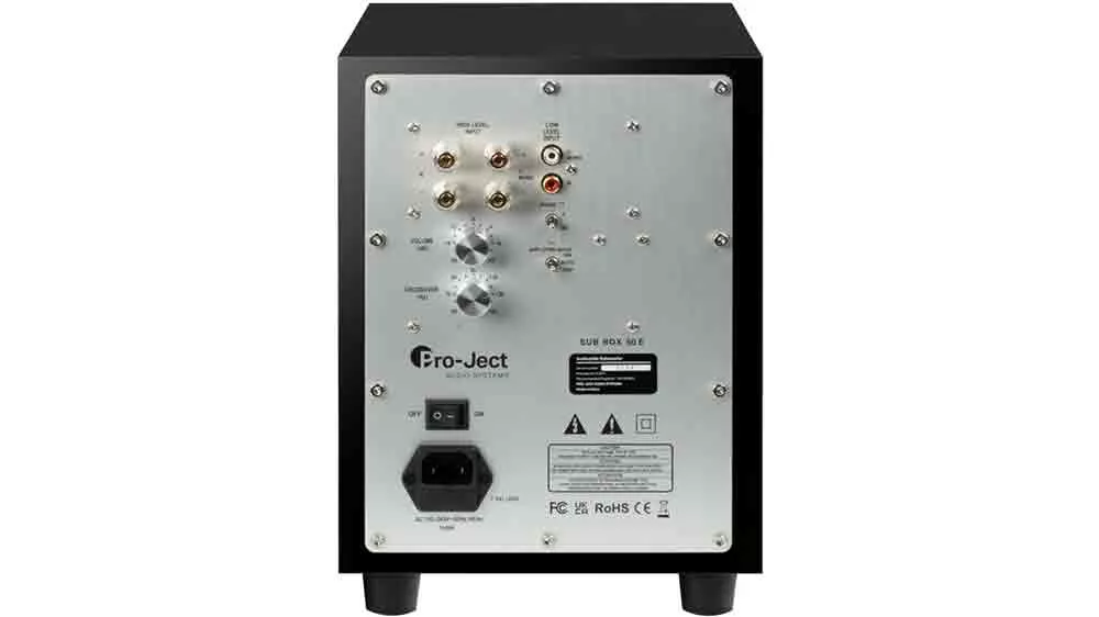 Pro-Ject subwoofer zadná časť s viacerými možnosťami pripojenia