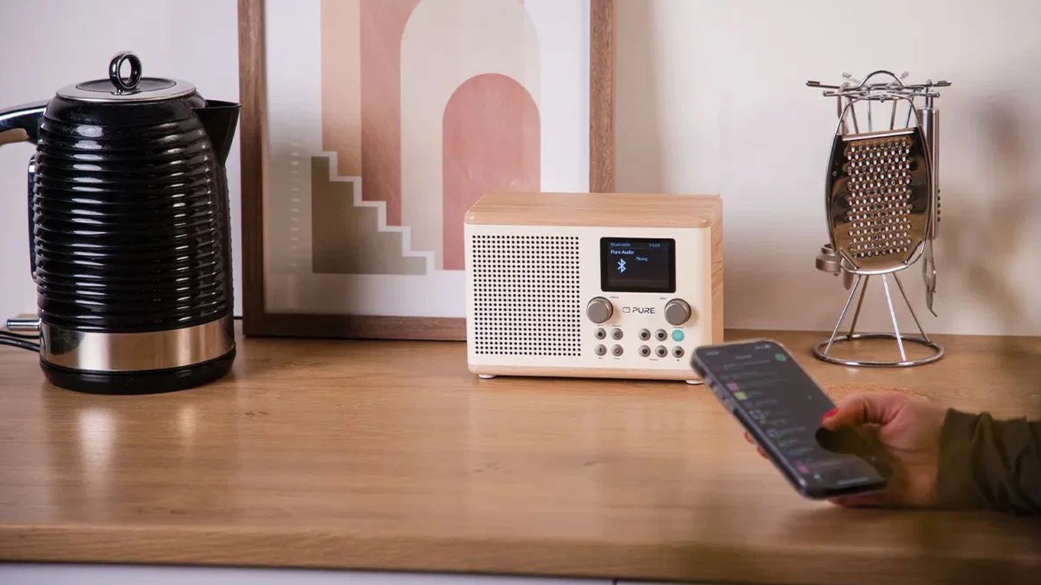 Rádio Pure Acoustics Classic H4 biele v interiéri
