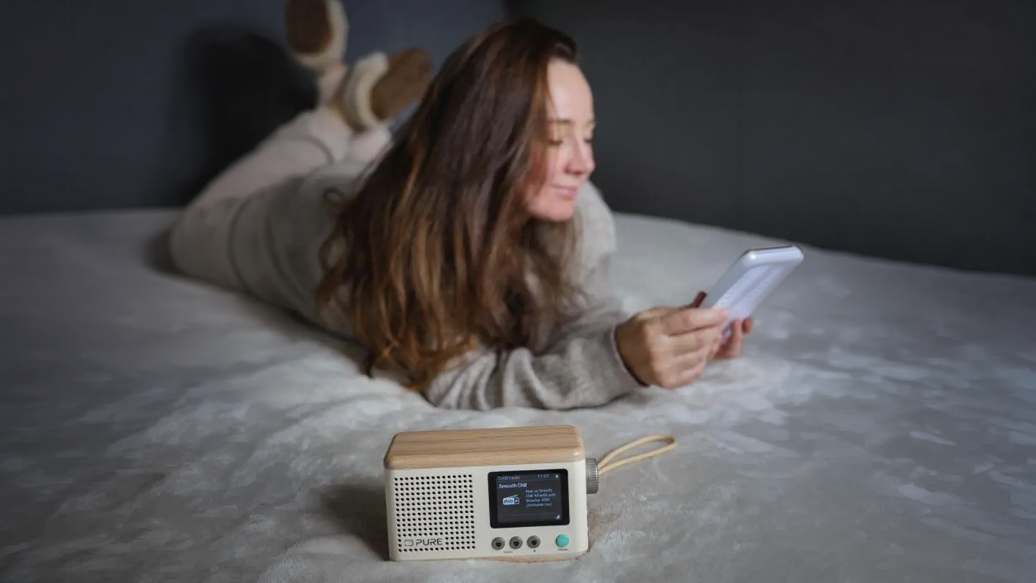 Rádio Pure Acoustics Classic Mini biele v interiéri