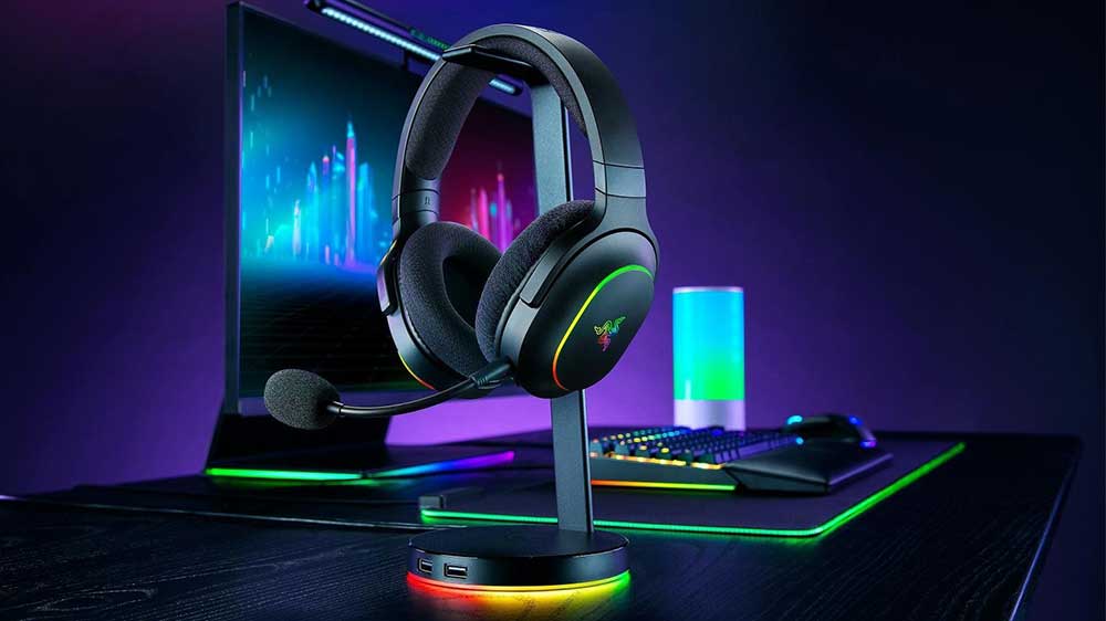 Bezdrátová herní sluchátka Razer Barracuda X Chroma na stojanu_02