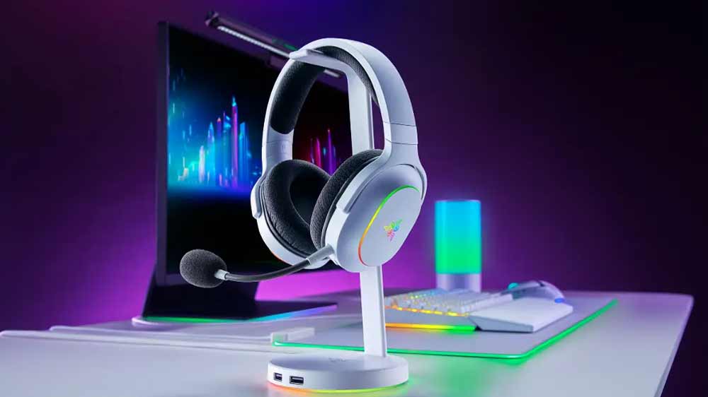 Bezdrátová herní sluchátka Razer Barracuda X Chroma na stojanu_02