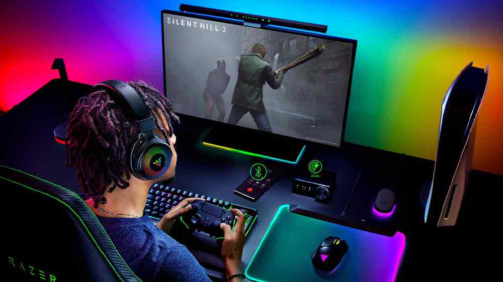 Muž využívající herní sluchátka Razer Kraken V4 Pro_03
