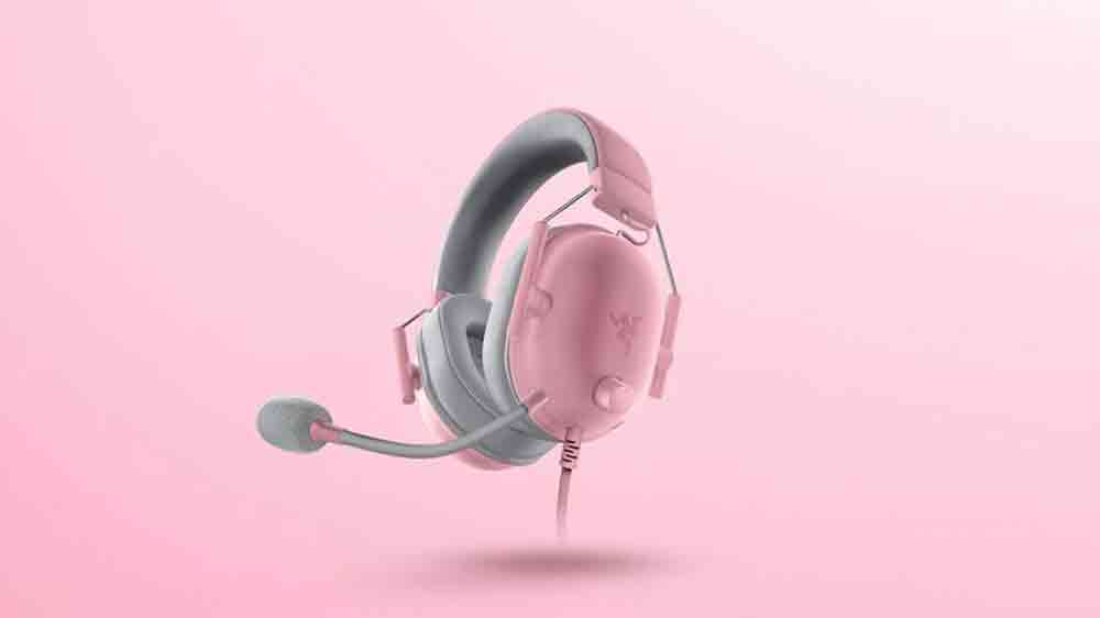Herní sluchátka Razer BlackShark V2 X Playstation růžová z boku na růžovém pozadí_05