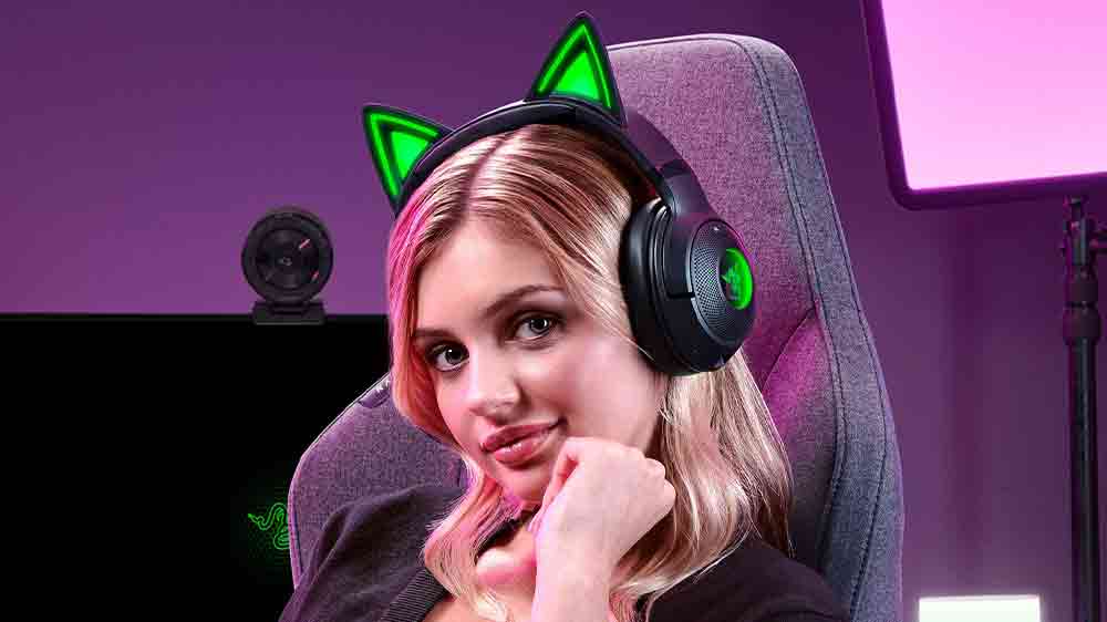 Žena s hernými slúchadlami Razer Kraken Kitty V2 BT_02