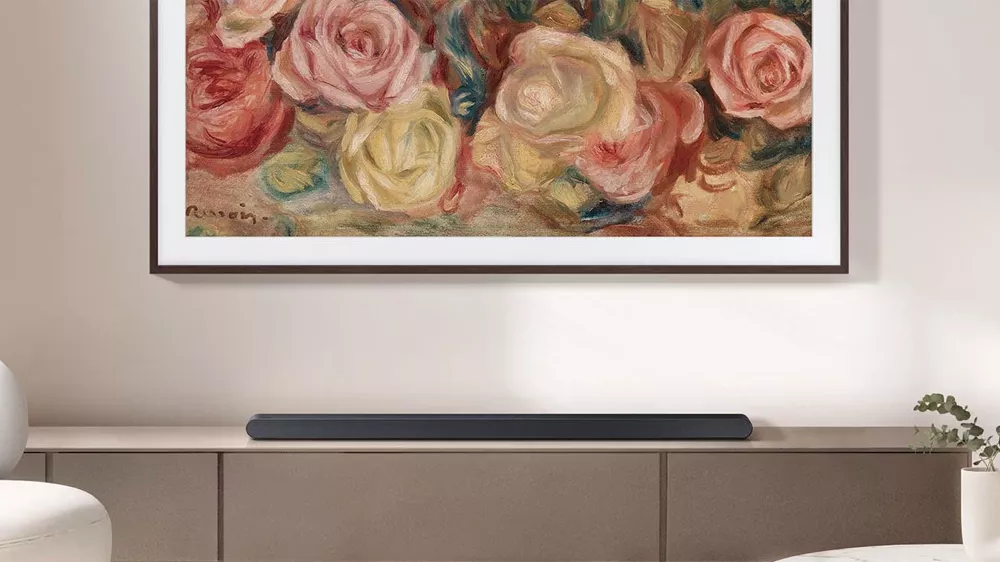 Soundbar SAMSUNG HW-S700D skvěle zapadne do interiéru_02