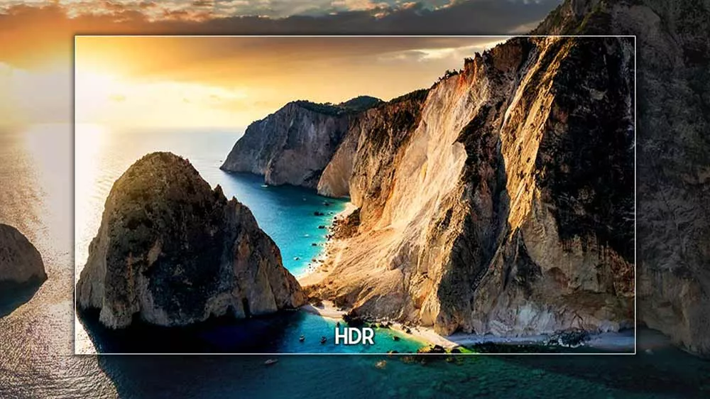 Z&aacute;ber na &uacute;tesy v mori, ktor&yacute; ukazuje rozdiel medzi bežn&yacute;m obrazom a HDR obrazom_03