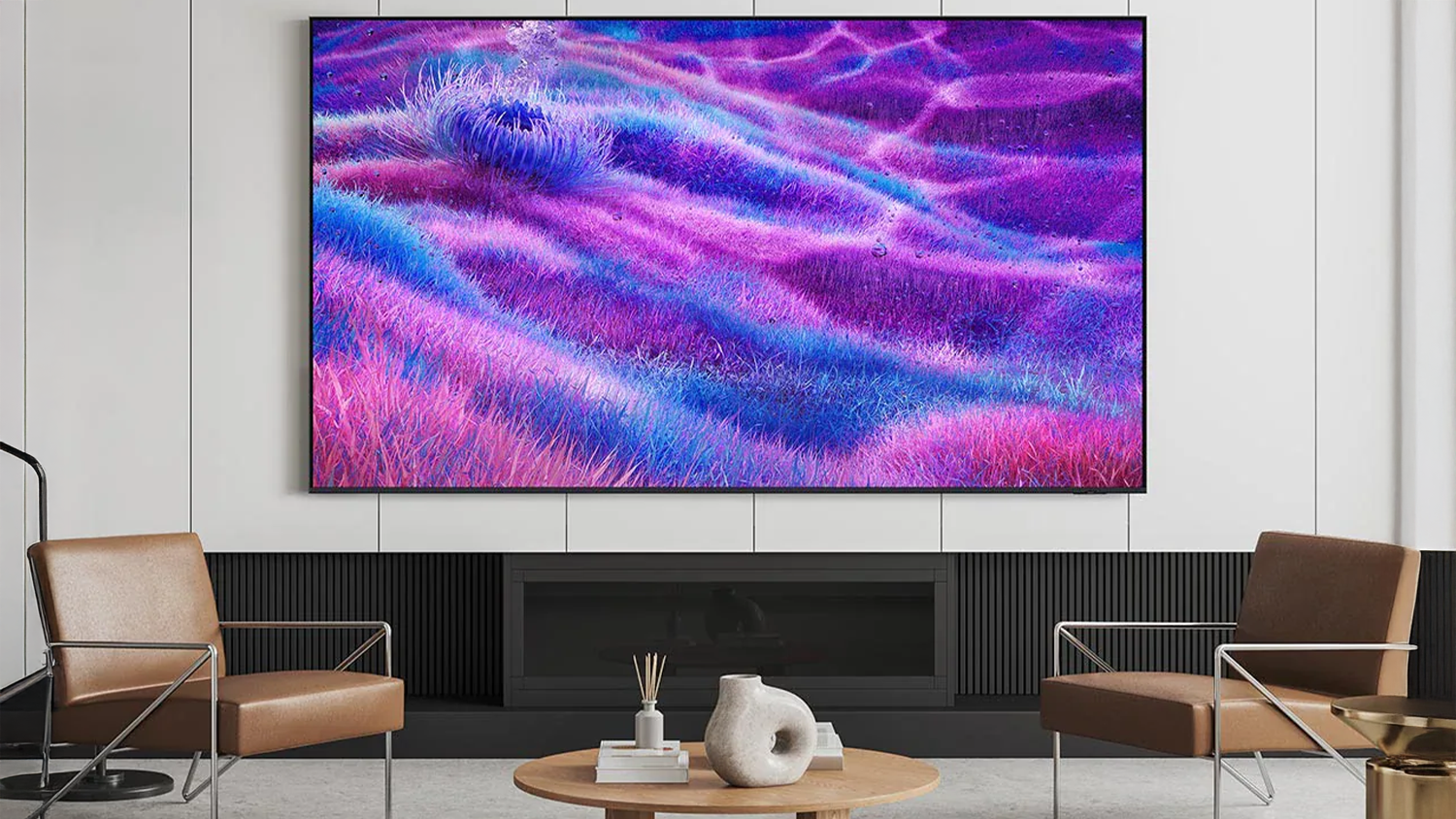 Samsung TV QE100QN80F na stene v ob&yacute;vačke