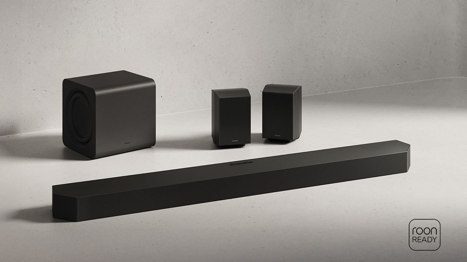 Soundbar Samsung HW-Q990H na sivom pozadí