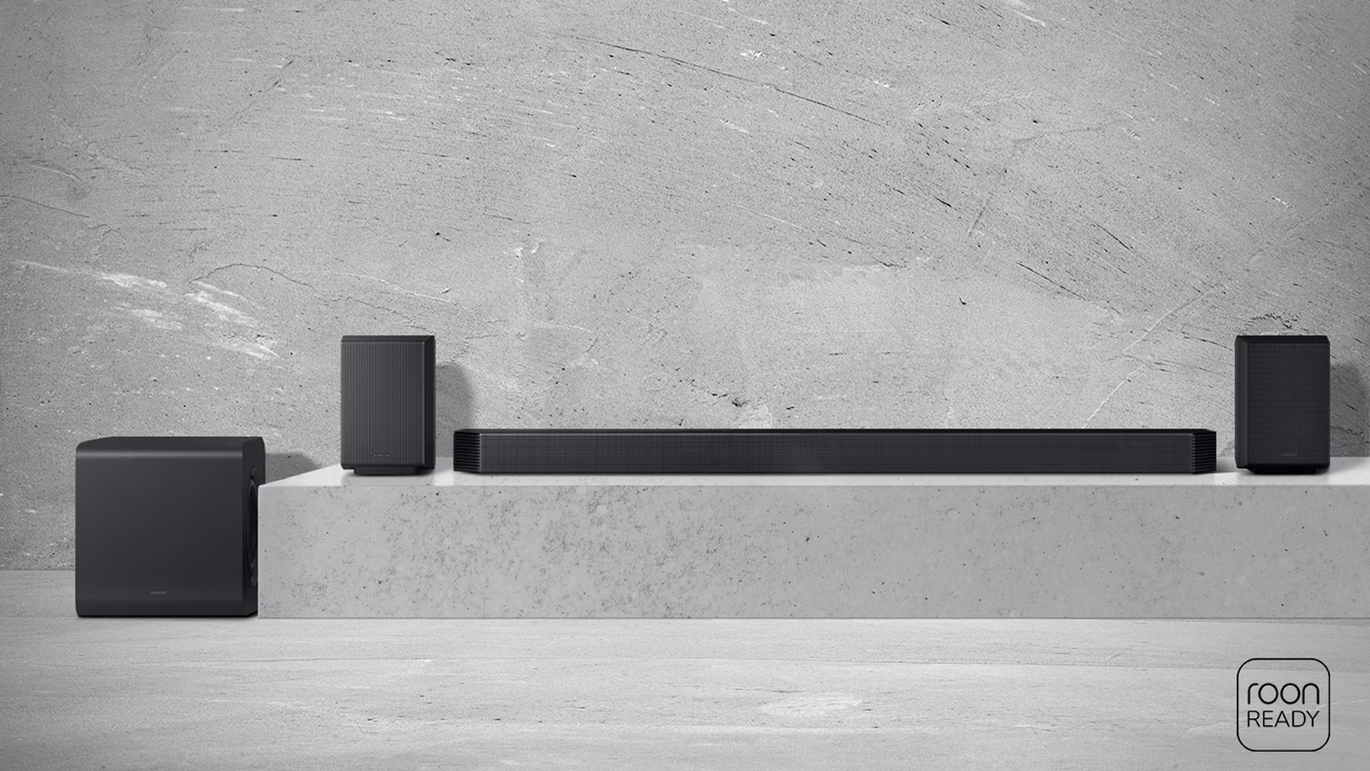 Soundbar Samsung HW-Q930H na šedém pozadí