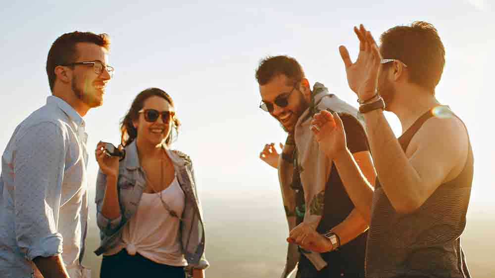 Ľudia užívajúci si hudbu _02