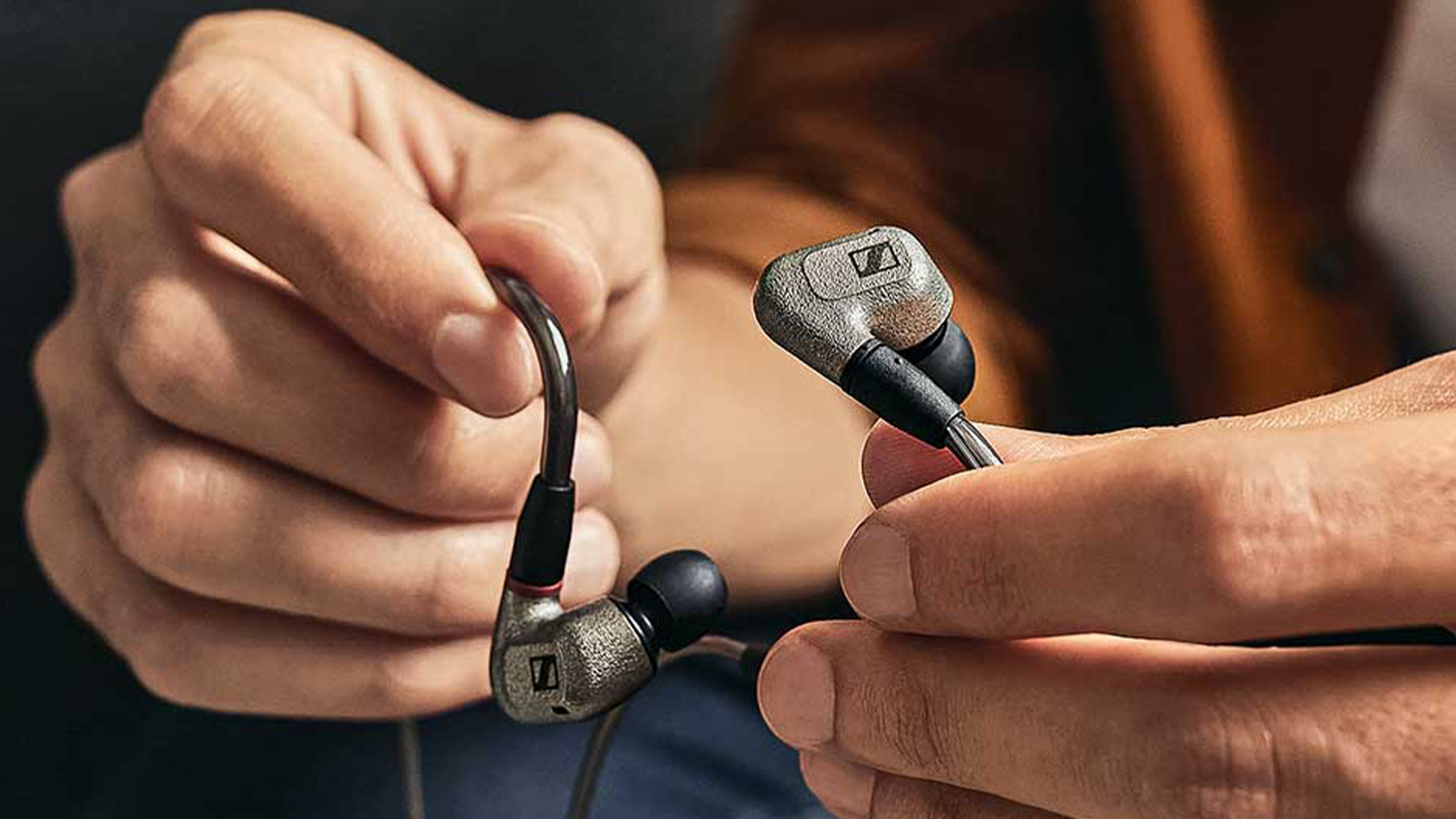 Sennheiser IE 600 v ruk&aacute;ch