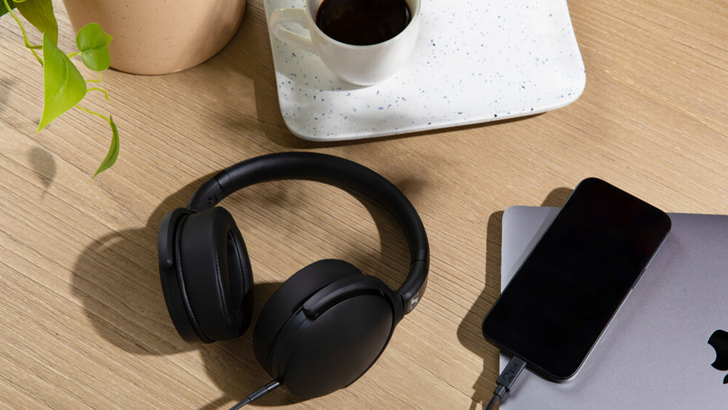 Slúchadlá Sennheiser HD 400U připojená k telefonu