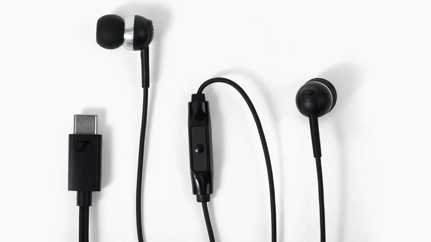 Detail drôtových slúchadiel Sennheiser CX 80U