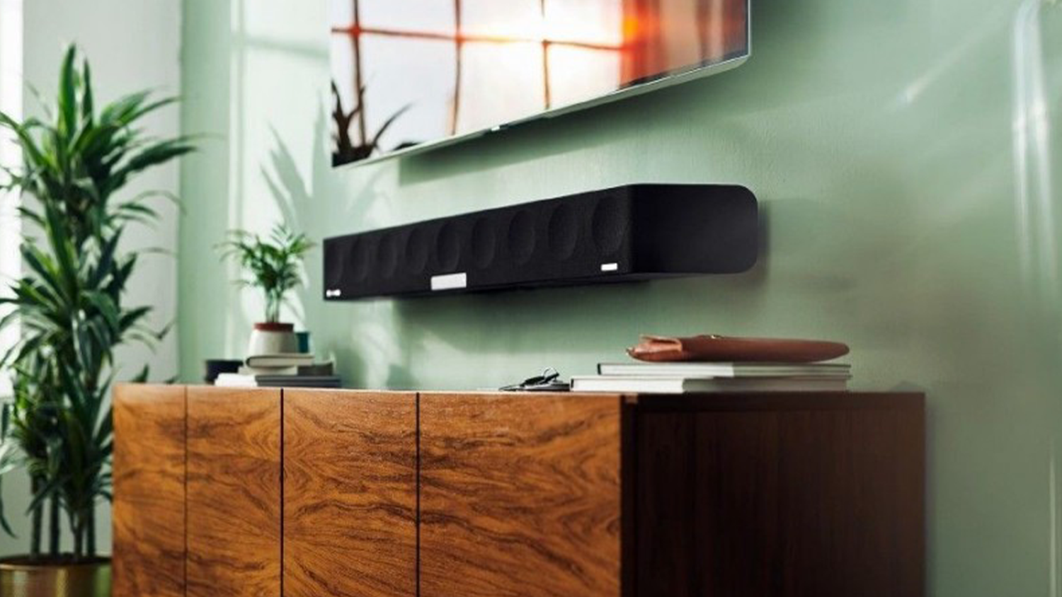 Soundbar AMBEO na stěně