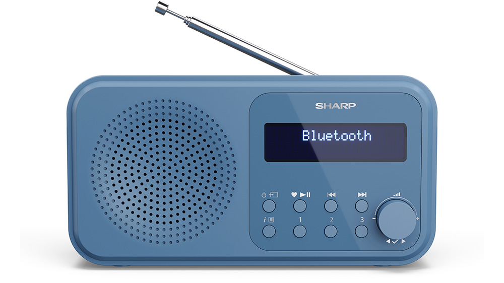 Prenosn&eacute; digit&aacute;lne r&aacute;dio Sharp Tokyo DR-P420 modr&eacute; zachyten&eacute; na bielom pozad&iacute; ukazuj&uacute;ce celkov&yacute; dizajn